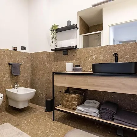Centrale - Duomo Comfort & Modern Flat Su Apartamento Milán